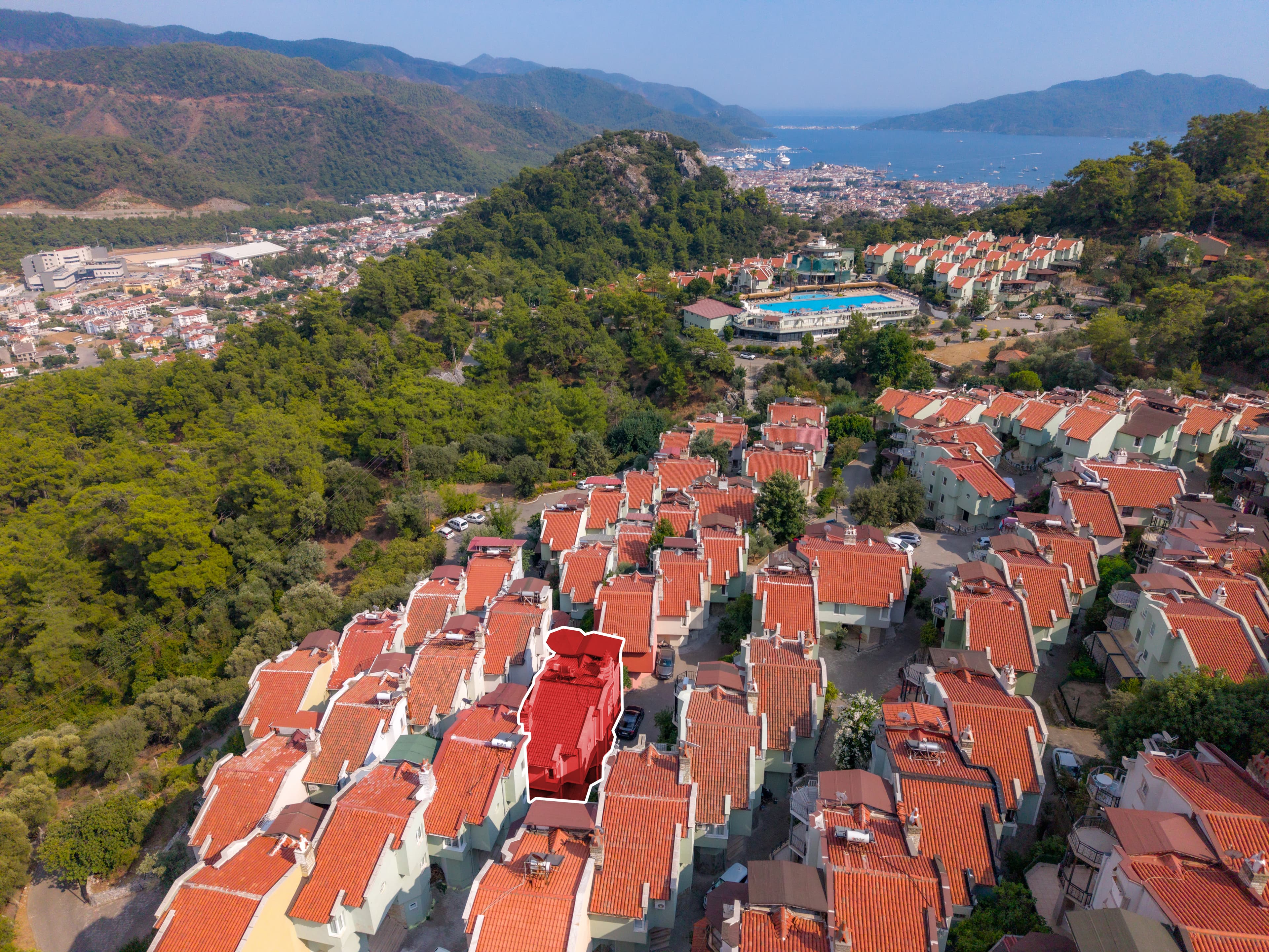 SELECT Fikret GÜNDÜZ'den Marmaris Beldibi Havuzlu Sitede Satılık İkiz Villa